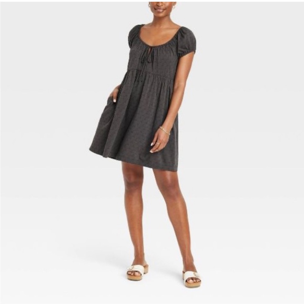 Women’s Universal Thread Gray Puff Sleeve Mini Sundress with Side Pockets.